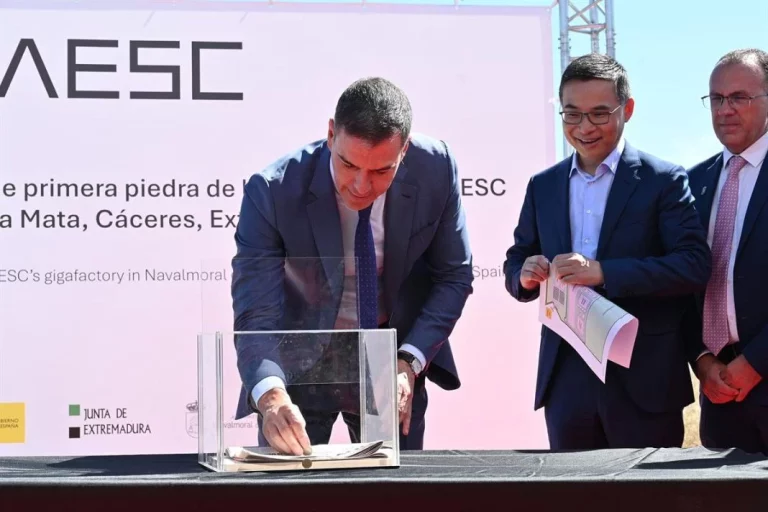Pedro Sánchez da el pistoletazo de salida a la gigafactoría de baterías de Cáceres