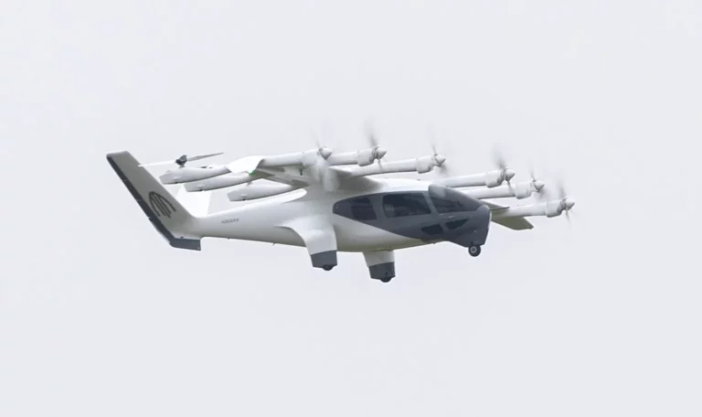 Stellantis quiere volar más alto y apuesta por los taxis aéreos eléctricos