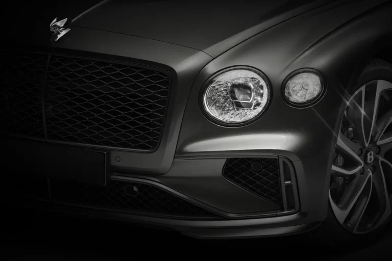 El nuevo Bentley Flying Spur muestra su cara y sus 782 CV de potencia