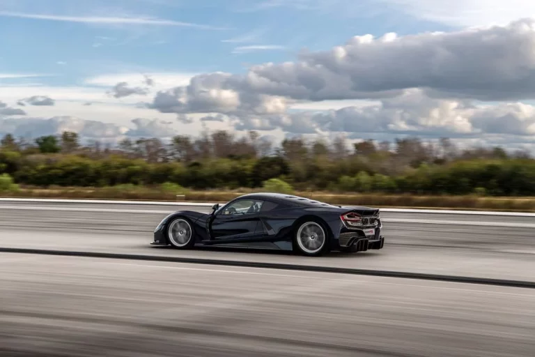 Al Hennessey Venom F5 le bastan 805 metros para ir más rápido que un SF90 o que un Revuelto