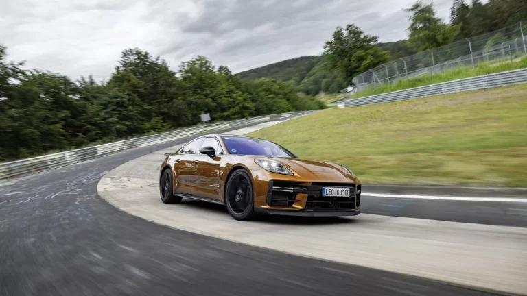 7:24,17: El Porsche Panamera hace historia en Nürburgring