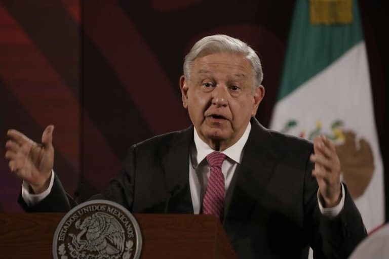 López Obrador, presidente de México, advierte a Tesla si sigue los pasos de Trump