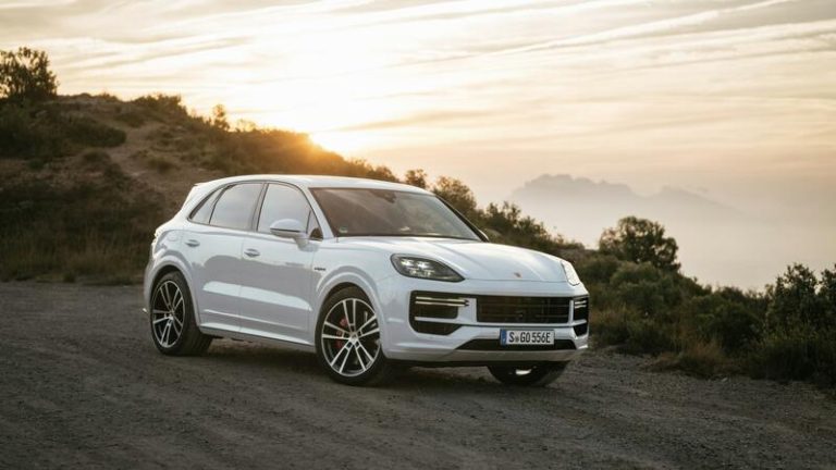 La cuarta generación del Porsche Cayenne llegará con tres tipos de electrificación
