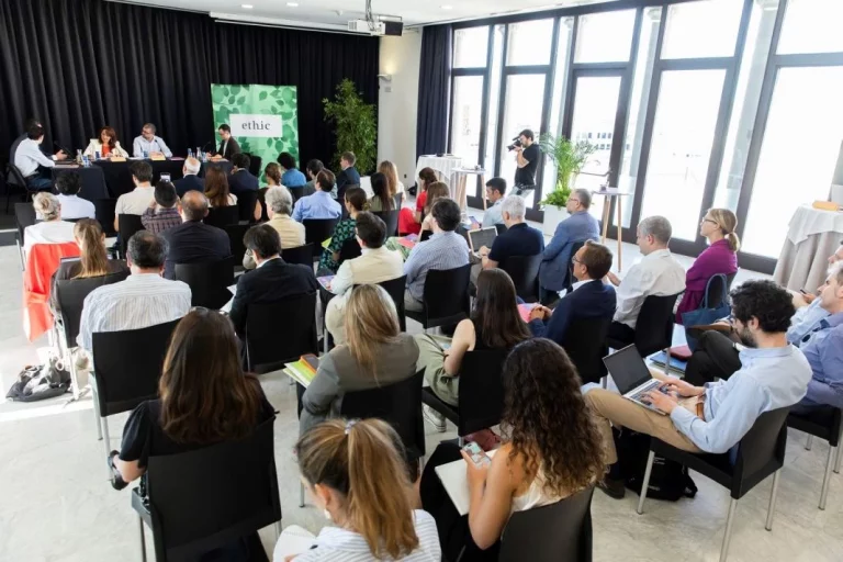 Renting social, la solución de los expertos para promover la movilidad eléctrica entre los más vulnerables