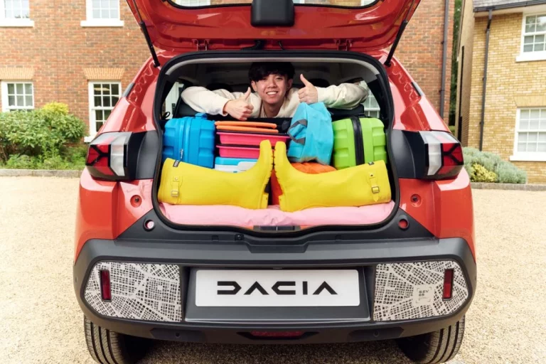 Dacia recurre a un campeón de Tetris para enseñarte a colocar el equipaje en el coche