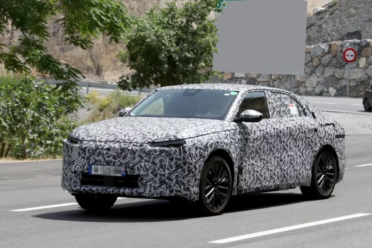 ¡Sorpresa! El nuevo DS 8 nos muestra su interior