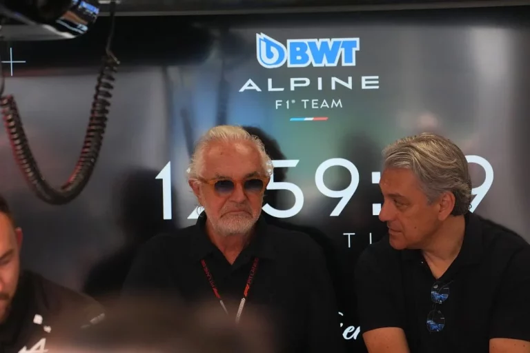 Briatore critica a Aston Martin: La fábrica, Newey y Honda solo suman un punto en 11 carreras
