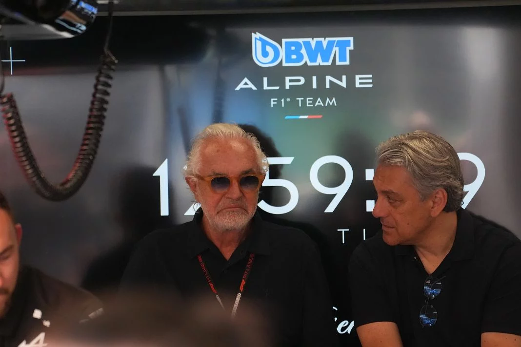 Briatore critica a Aston Martin: La fábrica, Newey y Honda solo suman un punto en 11 carreras