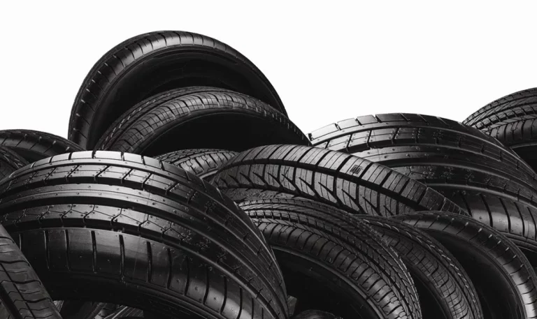 Los neumáticos que le cambias a tu coche tienen una segunda vida: ¿a dónde van?
