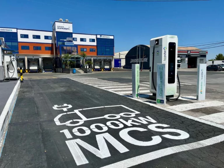 Iberdrola y bp pulse ponen en marcha el primer ‘hipercargador’ en España para vehículos eléctricos pesados
