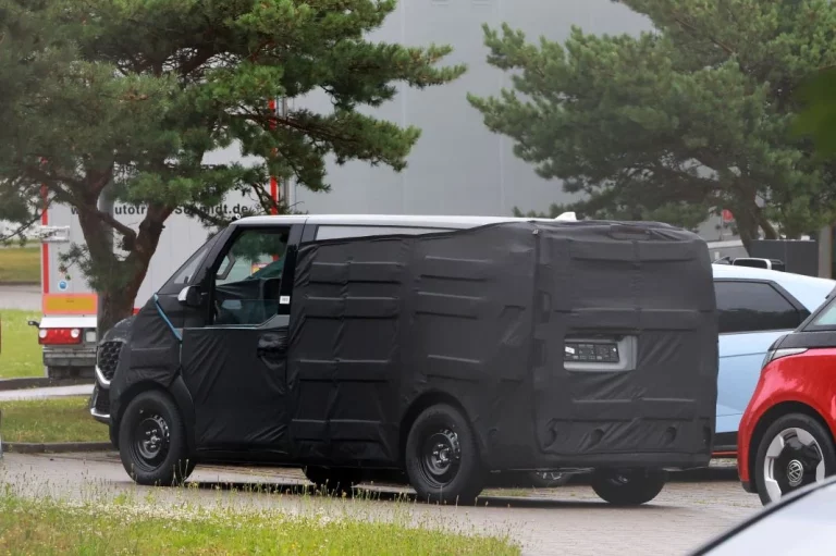Kia PV5: Fotos espía del monovolumen eléctrico que romperá moldes