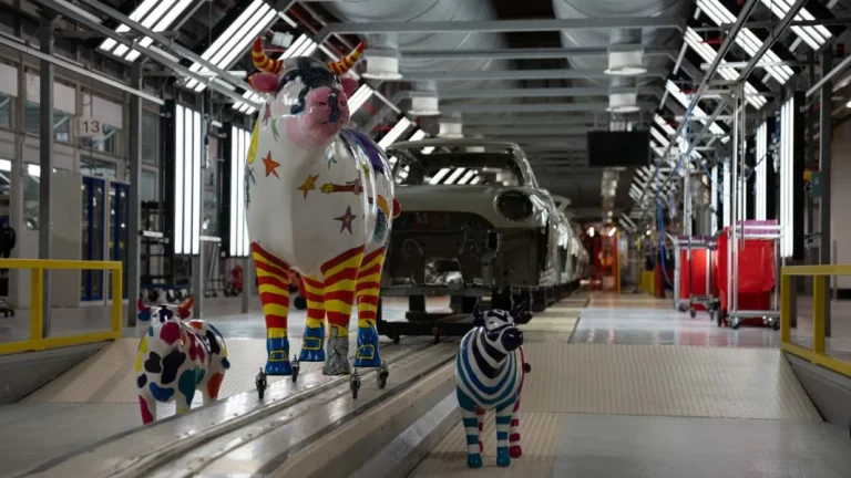 ¿Por qué se han colado unas vacas en la fábrica de Mini, en Oxford?