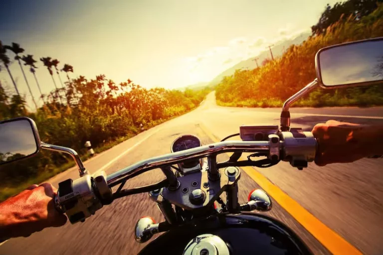 Conducir tu moto con calor: AEMET avisa de un junio extremadamente cálido y seco