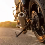 La multa de 200 euros que puedes evitar revisando la presión de los neumáticos de la moto en frío