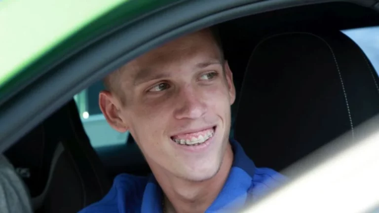 Ni Ferrari ni Lamborghini: este es el «humilde» coche que conduce Dani Olmo