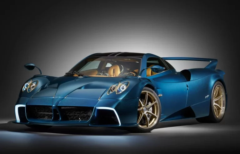 Pagani rompe moldes: presenta su primer modelo con cambio manual
