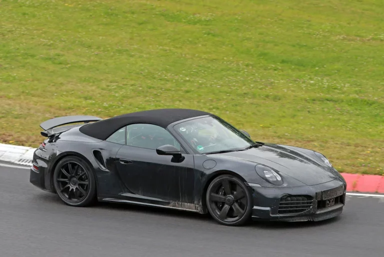 Al Porsche 911 Cabrio también le llega la hibridación