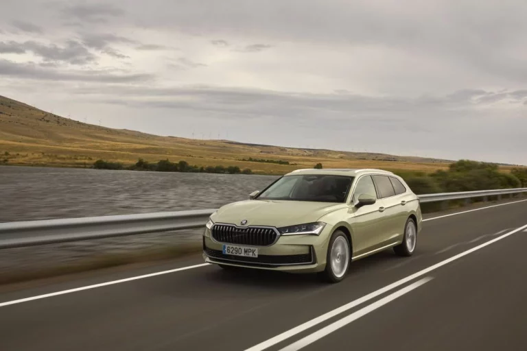 Primera prueba del Skoda Superb Combi iV 2024. ¿El coche más completo del mercado?