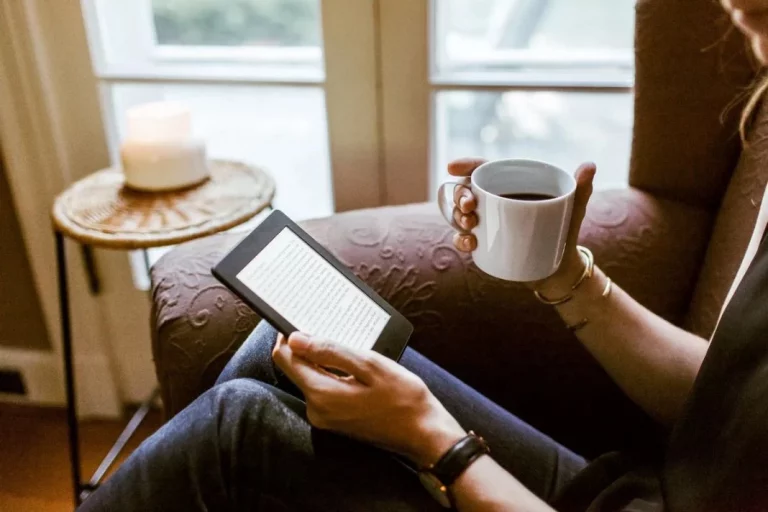 Aprovecha la comodidad que te ofrecen los Kindle de Amazon para leer en cualquier lugar