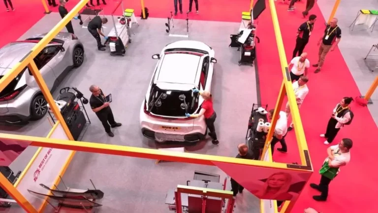 No es broma… hay un campeonato del mundo de montadores de lunas de coche