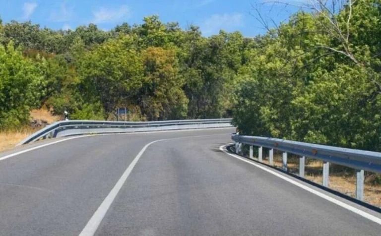 3 vehículos que puedes adelantar con línea continua sin miedo a una multa de 400 euros y 4 puntos