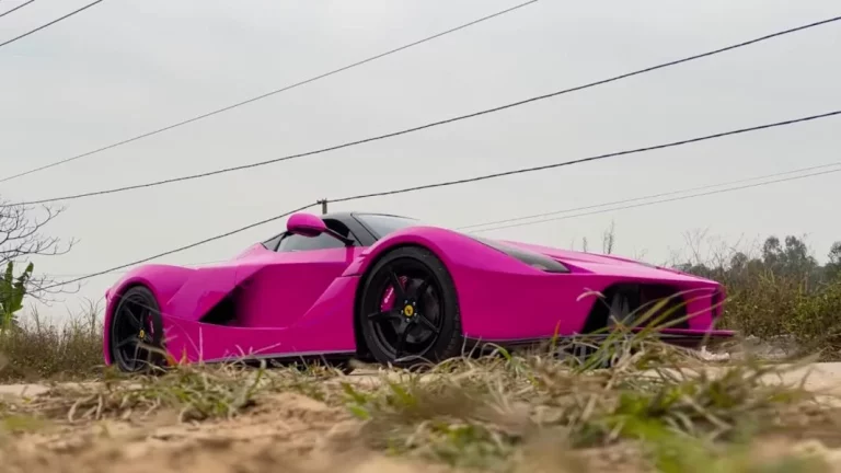 Así de ‘fácil’ estos chicos se fabrican un Ferrari LaFerrari en el garaje de su casa
