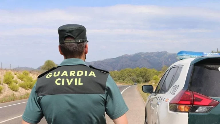 Atresmedia y la Guardia Civil de Tráfico unen sus fuerzas en este podcast para que viajes seguro