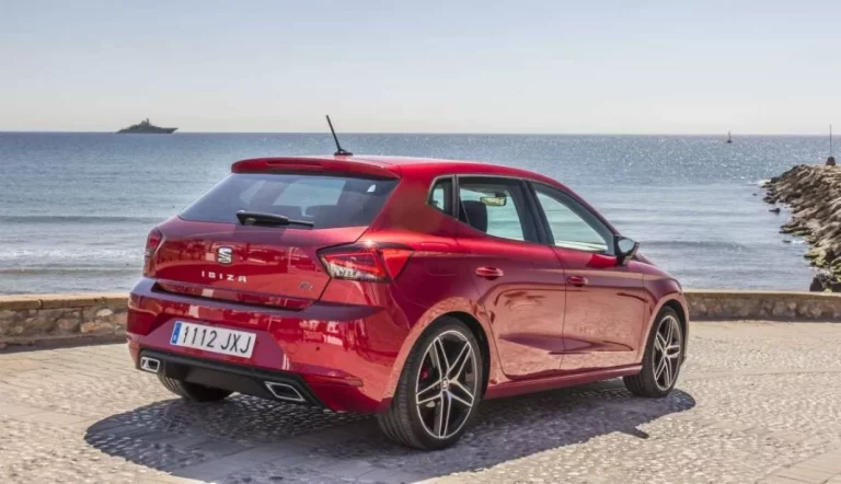 Haz como los profesionales: revisa estas 5 cosas antes de comprar un coche de segunda mano