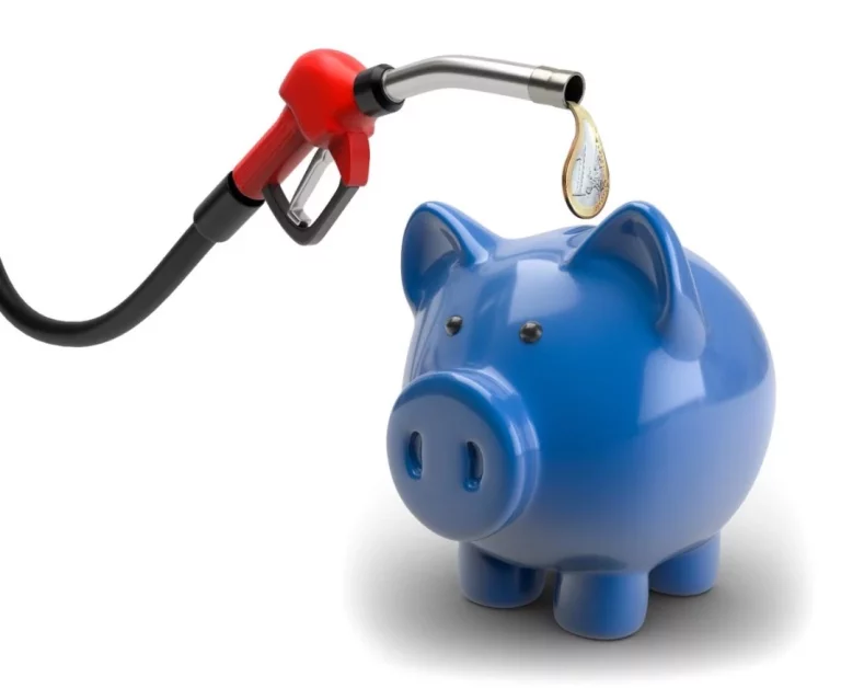 3 trucos infalibles para ahorrar gasolina… incluso cuando estás en un atasco