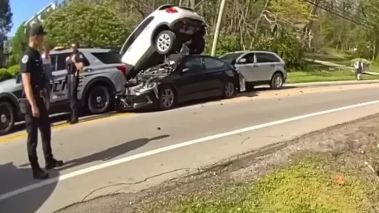 Con cuatro coches ‘inocentes’ destrozados: La acción de este policía acaba de la peor manera