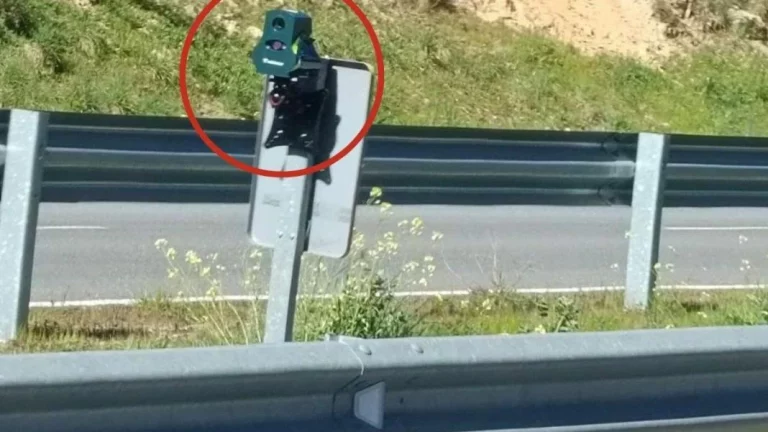 La discreta señal que la DGT usa para advertirnos que estamos en una carretera con radares ‘ocultos’
