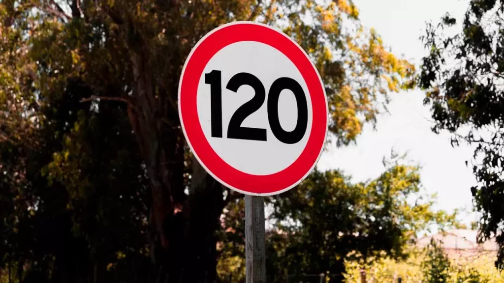 limite velocidad 120 km h Motor16