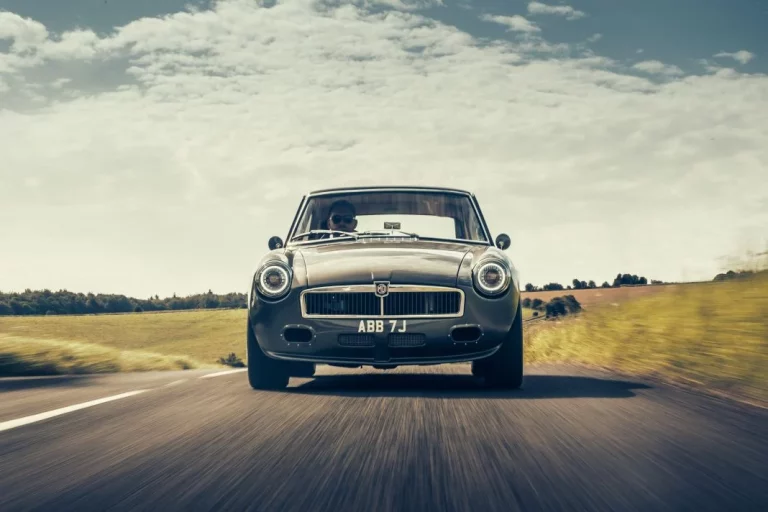 Este restomod del MGB pretende convertirse en una de las estrellas de Monterrey