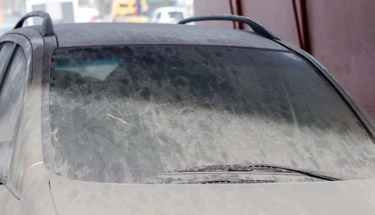 ¿Te pueden poner una multa por llevar los cristales de tu coche sucios?