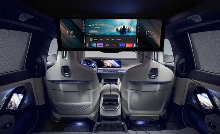 Aunque tu coche no tenga pantalla con Amazon puedes ponerla
