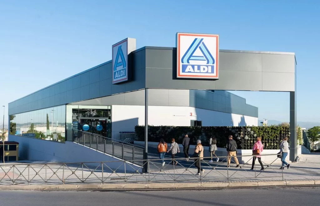 supermercado Aldi instalara cargadores Motor16