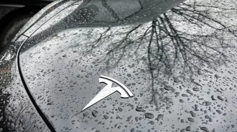 Tesla debe retirar casi 2 millones de coches por una falla insólita