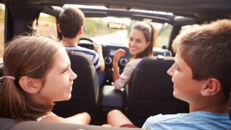 ¿Te vas de vacaciones y hay mucho tráfico? Los mejores consejos para distraerte en tu coche