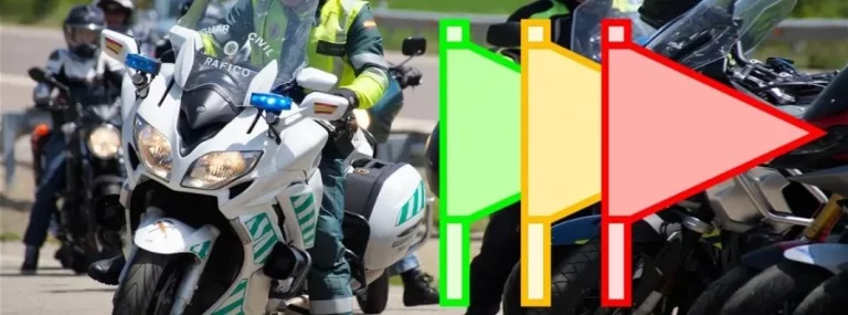 Banderines verdes, amarillos y rojos: Lo que tienes que hacer si la Guardia Civil de Tráfico te los muestra