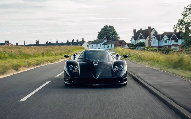 El Pagani Zonda perfecto existe: Se llama Nero y se paseó por Puerto Banús