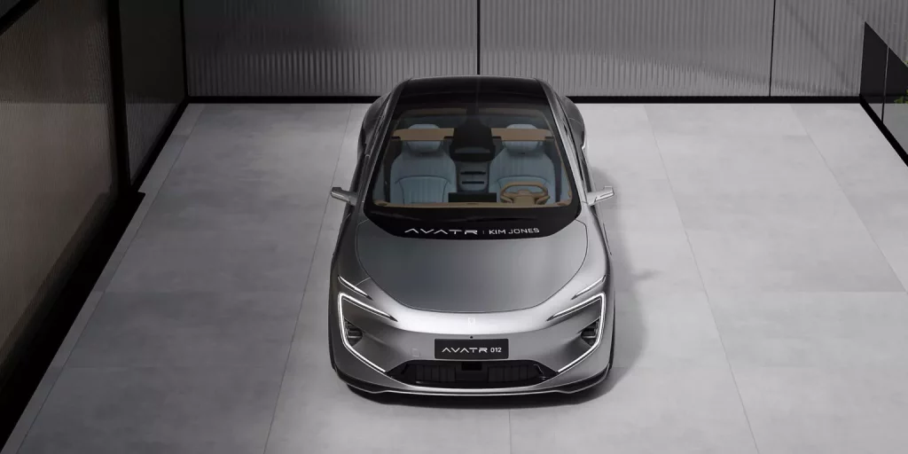 AVATR aterriza en España: la marca premium china que reta a Mercedes con seis modelos en tres años 1 Motor16 2024 Avatr 12 Kim Jones. Imagen portada.