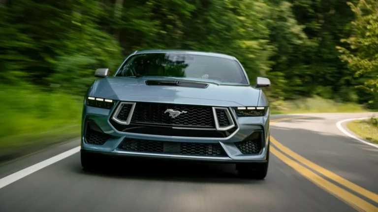 El Ford Mustang se adereza con detalles retro
