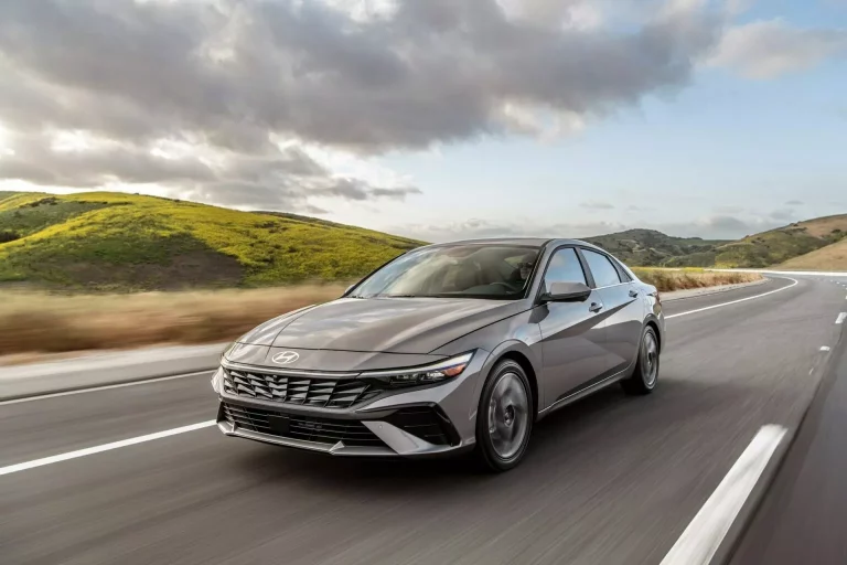 El Hyundai Elantra actualiza su gama en EE.UU. para ser igual de interesante