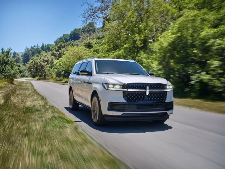 Así es el nuevo Lincoln Navigator. Y tiene una tele más grande que la de tu salón