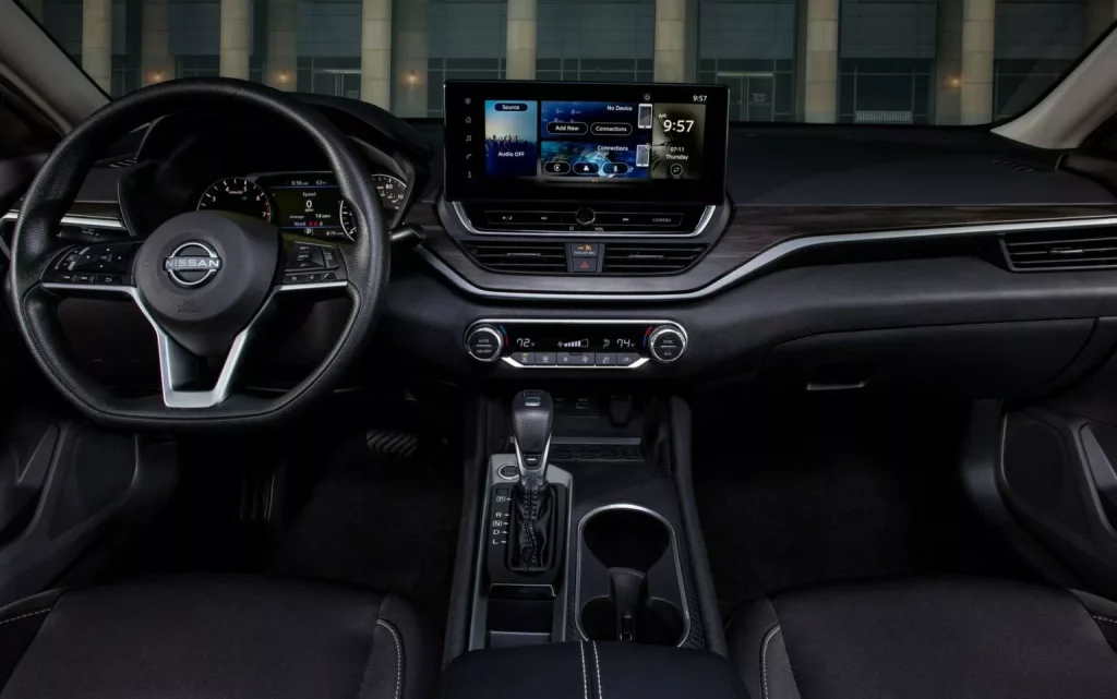 2024 Nissan Altima. Imagen salpicadero.