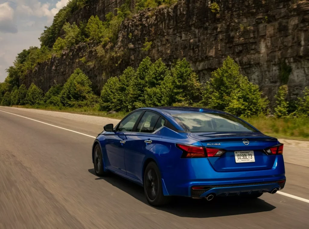 2024 Nissan Altima. Imagen movimiento.