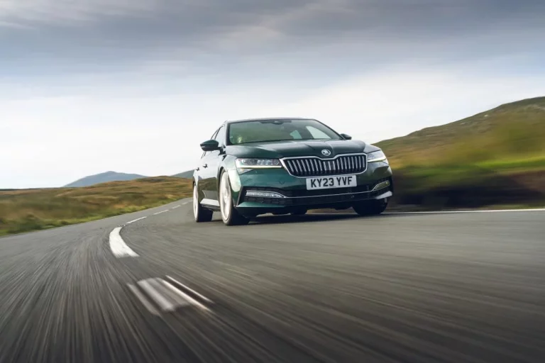 Skoda Superb Combi Speeper Edition: La pesadilla del M3 Touring es única