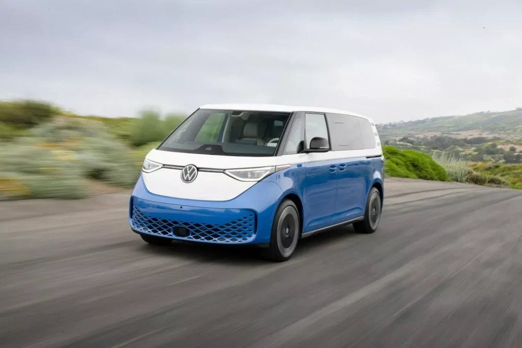 Volkswagen dispara su ofensiva eléctrica en España con crecimiento en los pedidos y nuevos modelos en camino 2 Motor16 2024 Volkswagen ID Buzz USA 7 Motor16