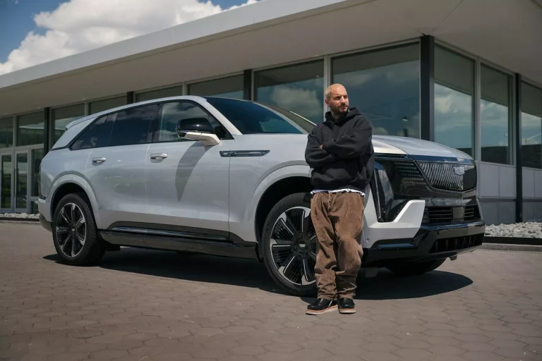 Cadillac y Surgeon firman estas zapatillas a precio de Air Jordan de colección