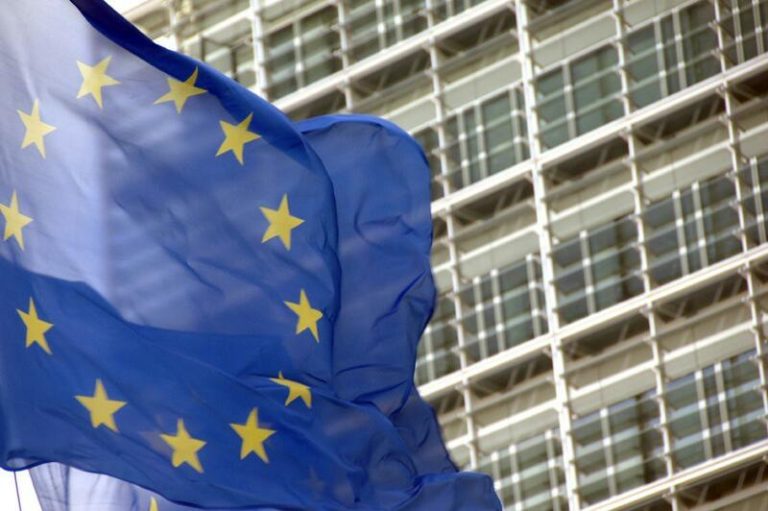 Bruselas ahora ‘recula’ ante los aranceles al coche eléctrico chino